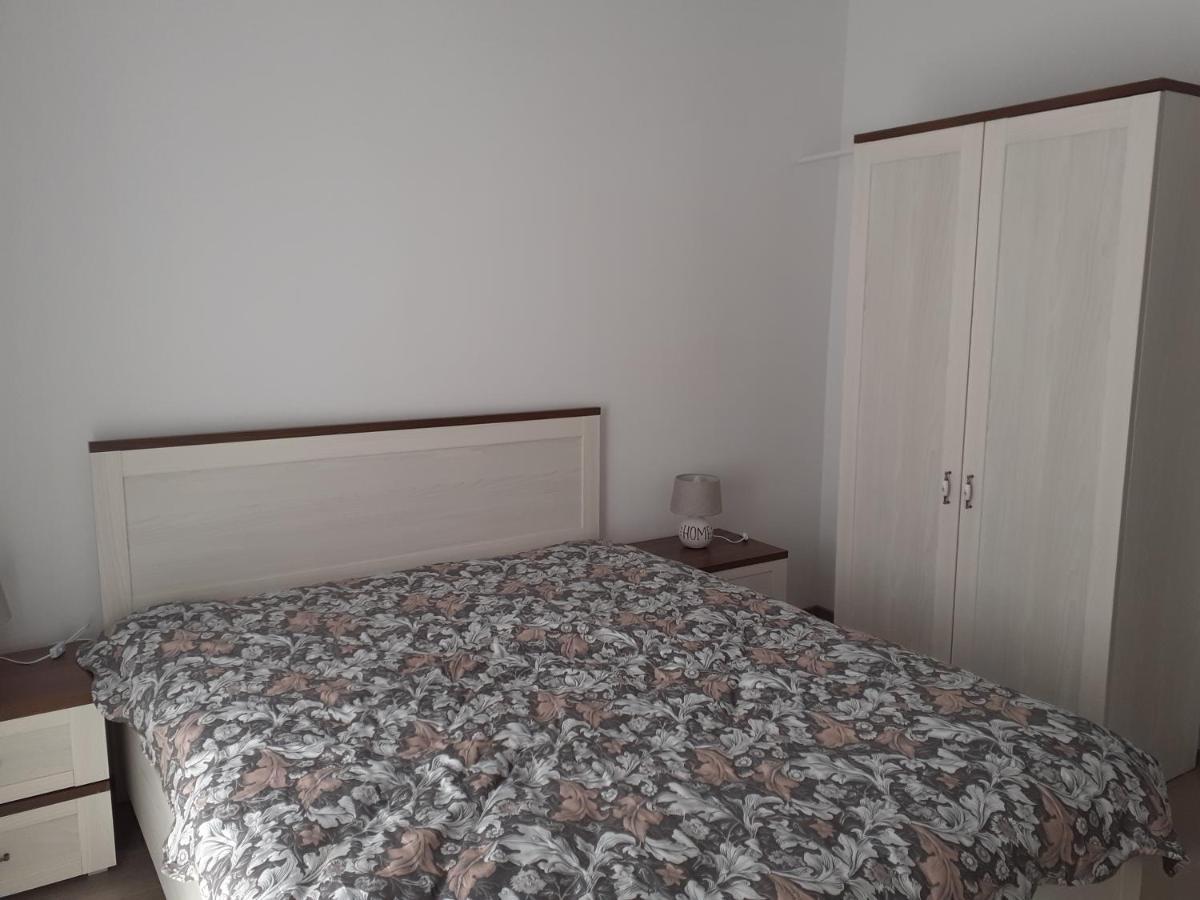 Sara Apartman Livezeni  ภายนอก รูปภาพ