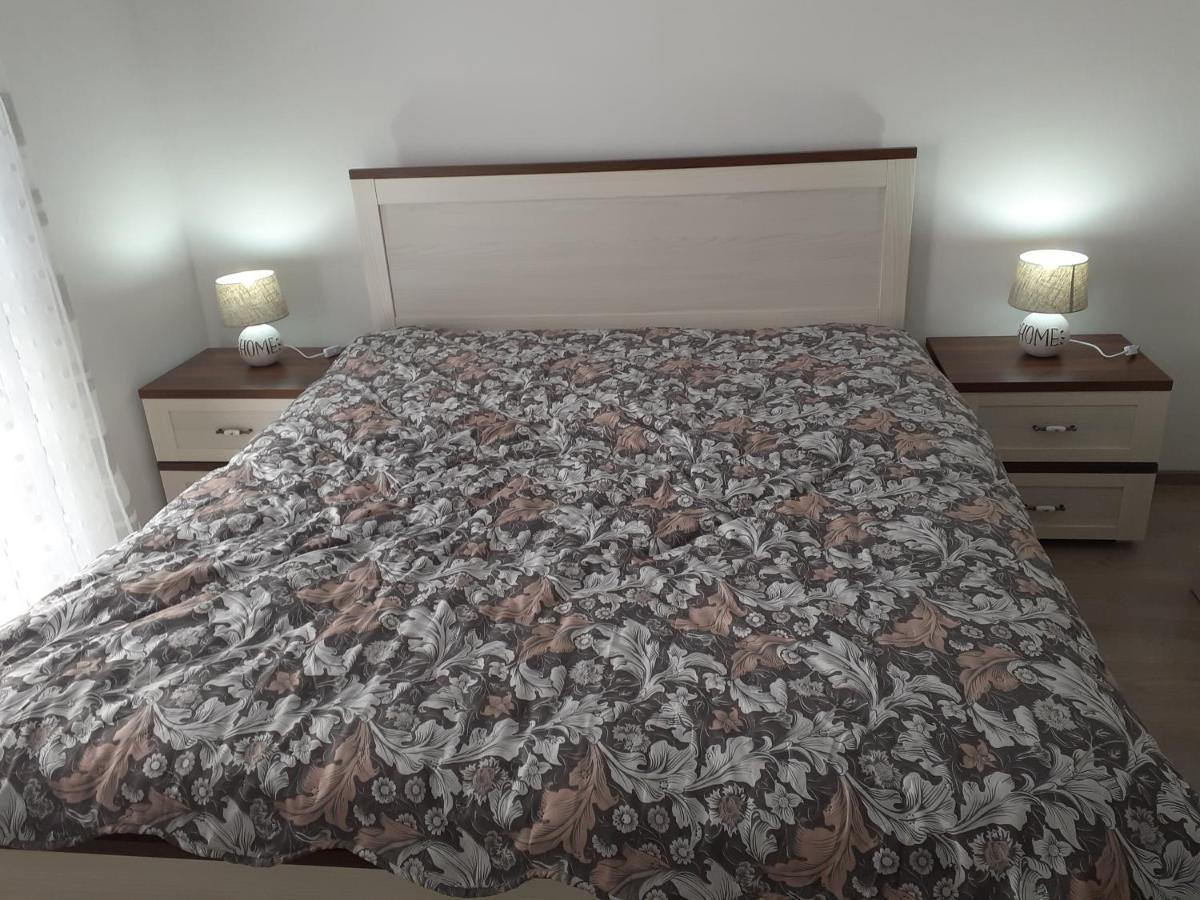Sara Apartman Livezeni  ภายนอก รูปภาพ