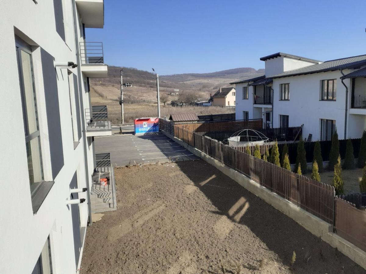 Sara Apartman Livezeni  ภายนอก รูปภาพ